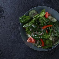 Салат из овощей с шпинатом и семечками Фото