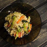 Wok с хрустящими овощами с соусом унаги Фото