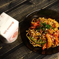 Wok пад тай с креветками Фото