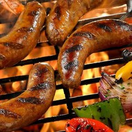 Колбаски из мяса цыпленка на углях Фото