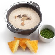 Крем-суп из шампиньонов с крутонами Фото