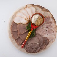 Мясные запасы собственного приготовления Фото
