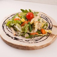 Легкий салат с мясом индейки Фото