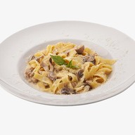 Паста с курицей и грибами Фото