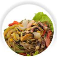 Гречневая лапша с морепродуктами Фото