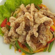 Рисовая лапша с курицей Фото