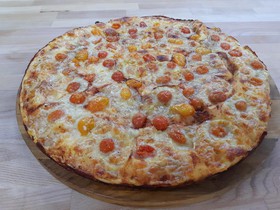Пицца с помидорами черри - Фото