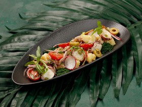 Салат с осьминогом - Фото
