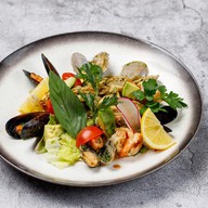 Салат с морепродуктами Фото