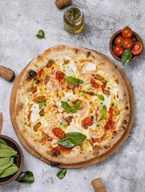Пицца с морепродуктами и горгондзолой - Фото