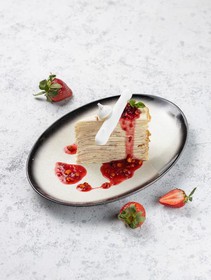 Торт блинный с ягодным соусом - Фото