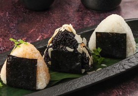 Онигири с крабом - Фото