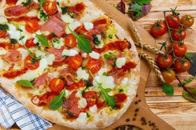 Римская пицца с пармским окороком - Фото