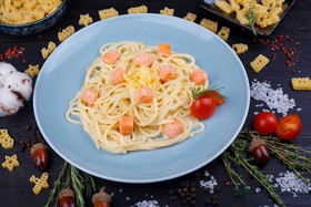 Спагетти с форелью в сливочном соусе - Фото
