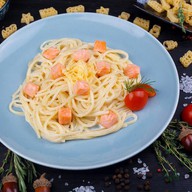 Спагетти с форелью в сливочном соусе Фото