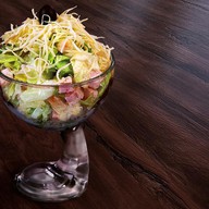 Цезарь салат с куриной грудкой Фото