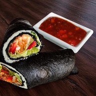 Блэк ролл с курицей и беконом Фото