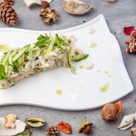 Салат с кальмаром и огурцом Фото