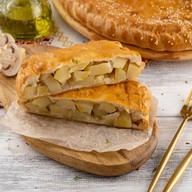 Пирог слоеный с картофелем и грибами Фото