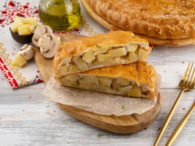 Пирог слоеный с картофелем и грибами - Фото