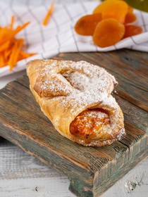 Пирожок с тыквой и абрикосовой начинкой - Фото