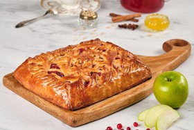Пирог с яблоком и брусникой - Фото