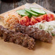 Люля-кебаб из говядины с грецким орехом Фото