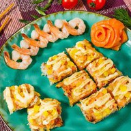 Суши-пицца с морепродуктами Фото