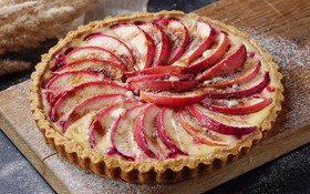 Пирог песочный с яблоками и брусникой - Фото