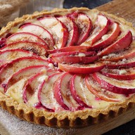 Пирог песочный с яблоками и брусникой Фото