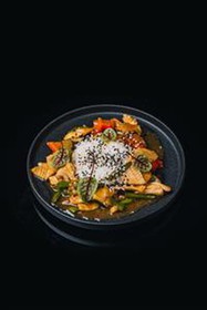 Кальмар со овощами и рисом - Фото