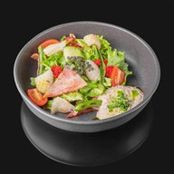 Азиатский салат с кальмаром Фото