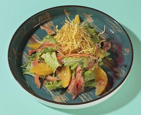 Салат с форелью горячего копчения - Фото