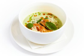 Суп с авокадо и лососем - Фото
