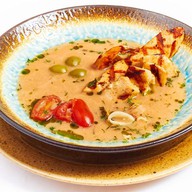 Суп с морепродуктами на гриле Фото