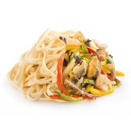 Яичная лапша с морепродуктами Фото