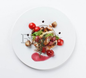 Салат с окунем и виноградом - Фото