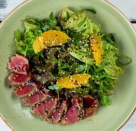 Пряный салат с тунцом,имбирем,апельсином - Фото