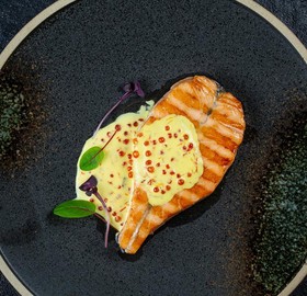 Филе лосося в шафрановом соусе - Фото