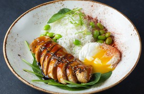 Куриная грудка в азиатском стиле с яйцом - Фото