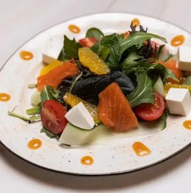 Салат с апельсином и лососем - Фото