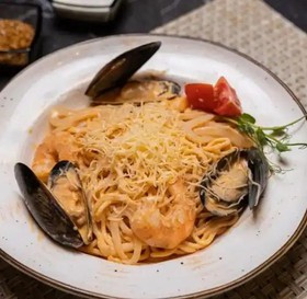Паста том ям с морепродуктами - Фото