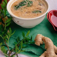 Суп со шпинатом и грибами Фото