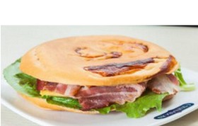 Сендвич с беконом и сливочным сыром - Фото