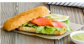 Сендвич с семгой и сливочным сыром - Фото