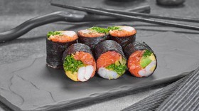 Сашими ролл с лососем и креветкой - Фото