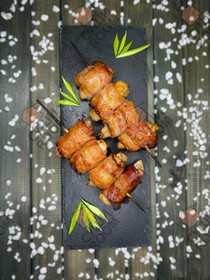 Шашлычки Якитори в беконе - Фото