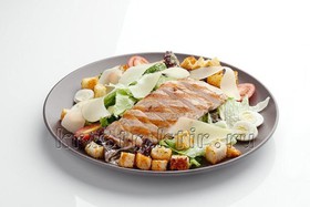 Цезарь с куриной грудкой - Фото