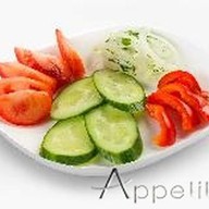 Нарезка из свежих овощей Фото