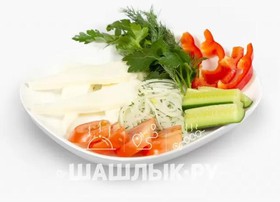 Овощная нарезка с сыром и зеленью - Фото